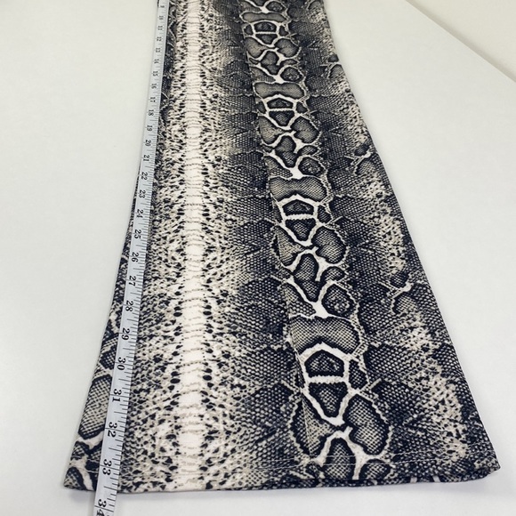 Snake Print Reptile Flared Pull-on Pants Suzy Shier Womens Size Small - Picture 7 of 8